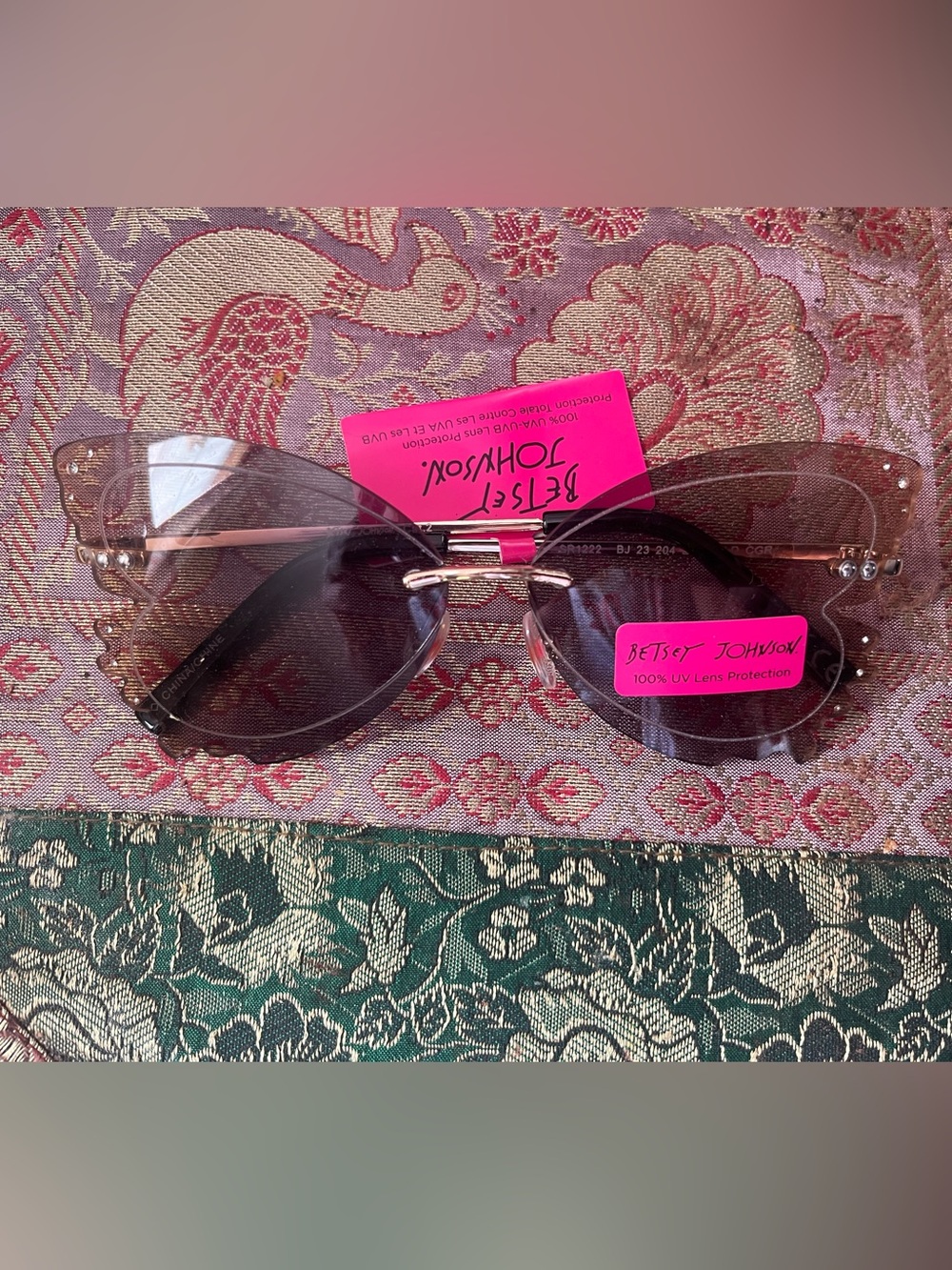 Betsey Johnson Purple Gradient Butterfly Rimless Sunglasses with Gold Bridge - Picture 2 of 4